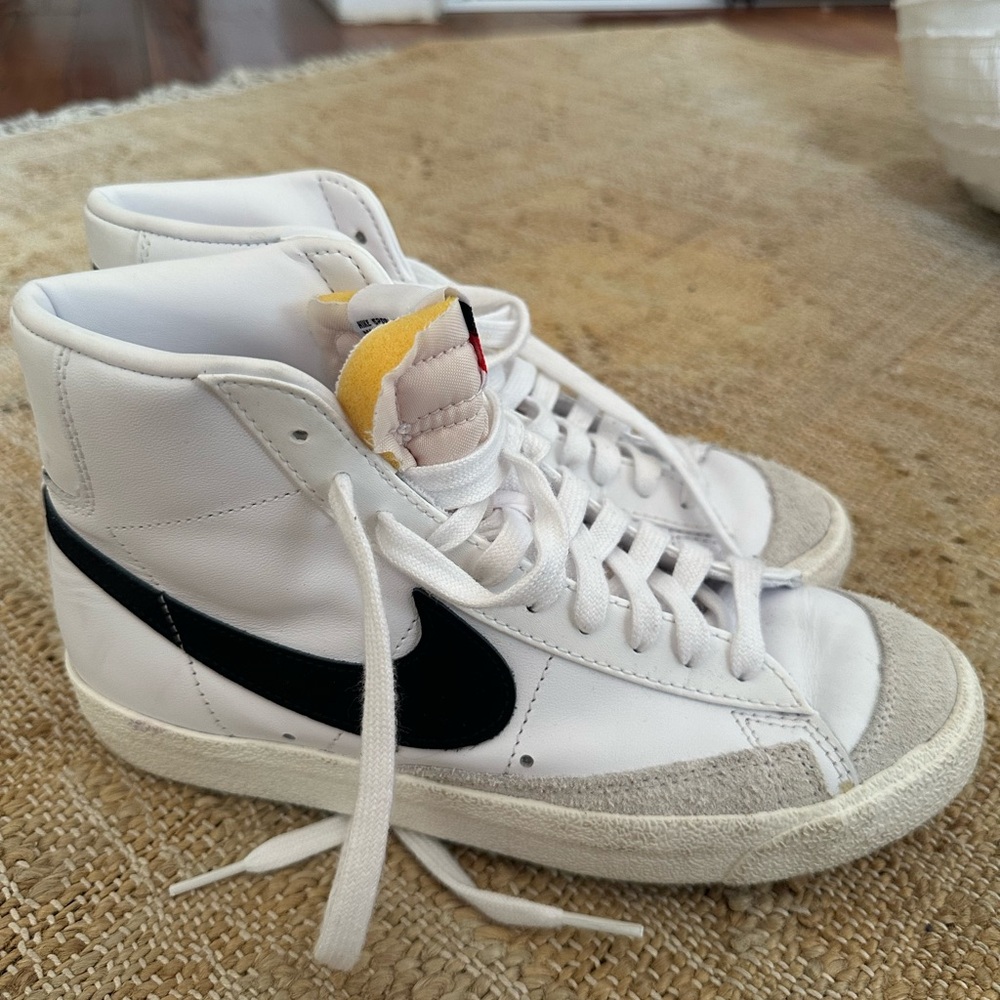 NIKE Blazer Mid '77 Womens Shoes - Picture 5 of 6